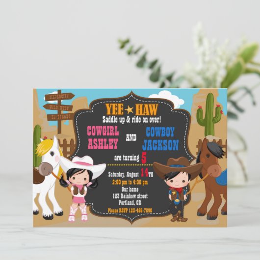 カウボーイと女性のカーボーイ誕生日の招待状ワイルドウエスト 招待状 (スタンド正面)
