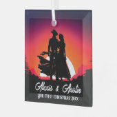 カウボーイと花嫁アットサンダウン初めてのクリスマス ガラスオーナメント (正面左)