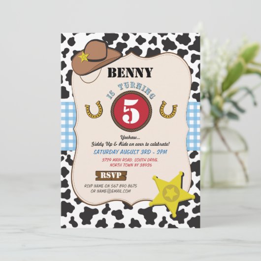 カウボーイの女性のカーボーイの誕生会牛男の子の招待状 招待状 (スタンド正面)