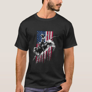 カウボーイの愛国者 アメリカ国旗と牛のデザイン Tシャツ