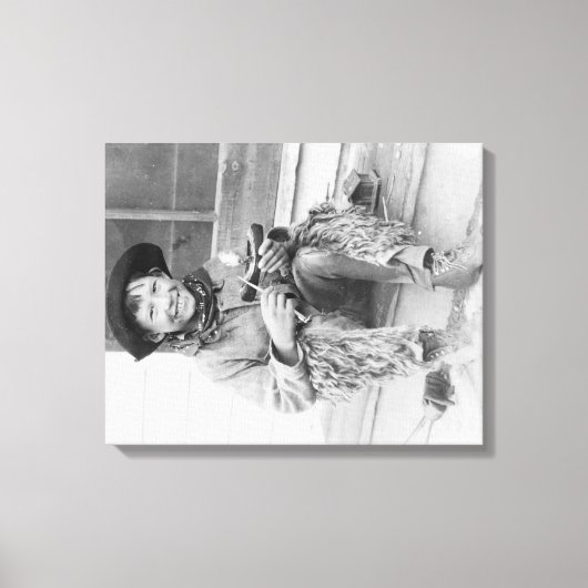 カウボーイの格好をした少年おもちゃ キャンバスプリント (正面)