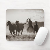 カウボーイのLassoingの馬の白黒写真 マウスパッド (マウス)