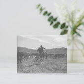 カウボーイはふくらはぎをロープで春ブランディング。 ポストカード (スタンド正面)