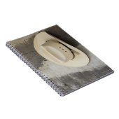 カウボーイぶら下がったハットのログキャビンの壁 ノートブック (右側)