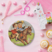 カウボーイを演じている馬に乗っているヴィンテージの子供 ペーパープレート (パーティー)