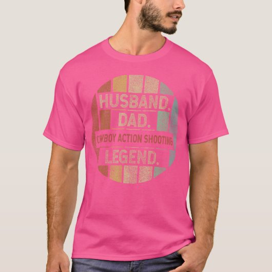 カウボーイアクションシューティングの伝説たる夫であり父 Tシャツ (正面)