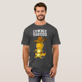 カウボーイクールサウルス西ロおもしろいデオ恐竜 Tシャツ (正面フル)