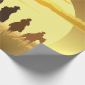 カウボーイズシルエットのチームが太陽に対してギャロピング ラッピングペーパー (角)