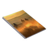 カウボーイトリオ：山岳背景ギャロップ。 ノートブック (右側)