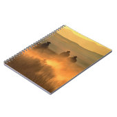 カウボーイトリオ：山岳背景ギャロップ。 ノートブック (左側)