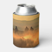 カウボーイトリオ：山岳背景ギャロップ。 缶クーラー (缶正面)