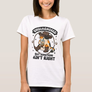 カウボーイハットの猫のアイスコーヒー 精神疾患の疑い おもしろTシャツ Tシャツ
