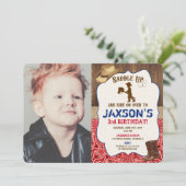 カウボーイハットブーツ素朴な少年の誕生日の写真 招待状 (スタンド正面)