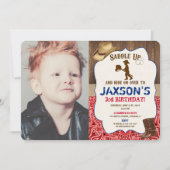 カウボーイハットブーツ素朴な少年の誕生日の写真 招待状 (正面)
