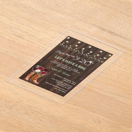 カウボーイブーツBBQと言う前にバーガンディフローラ アクリル招待状 (レイダウン)