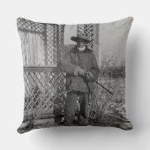 カウボーイランチャーまたは旧西のカナダの法律 クッション (裏面)