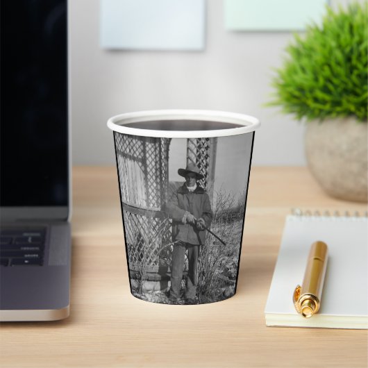 カウボーイランチャーまたは旧西のカナダの法律 紙コップ (インサイチュ)