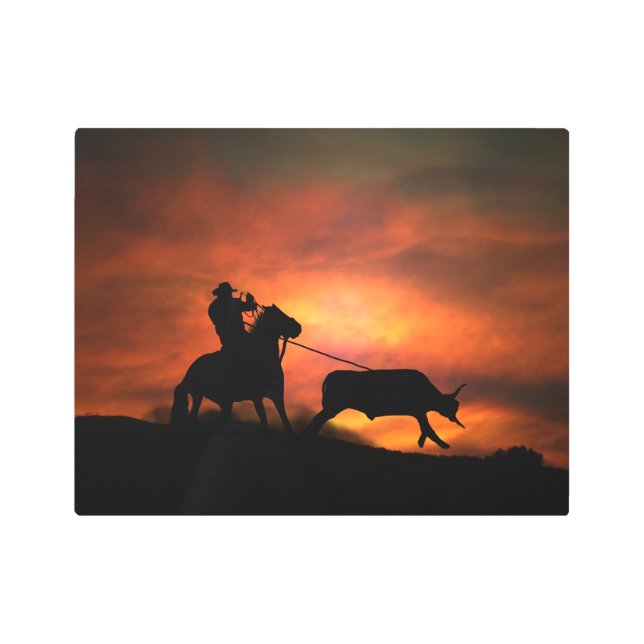カウボーイローピングアートカントリーウェスタンレッドサンセット メタルプリント (正面)
