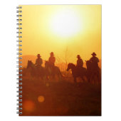 カウボーイ服の衣装wとしてのライダーのシルエット ノートブック (正面)