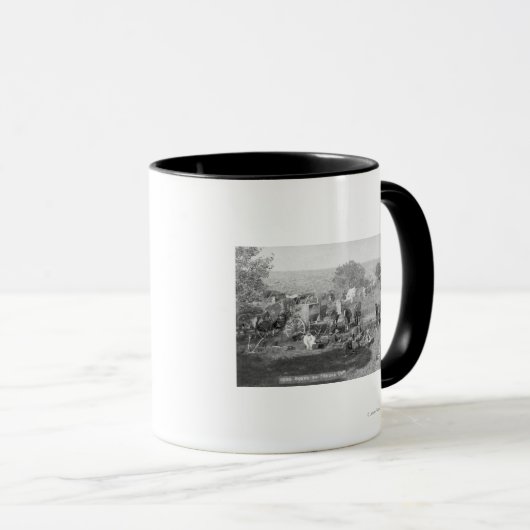 カウボーイ食べズののまわりにキャンプ場写真 マグカップ (正面右)