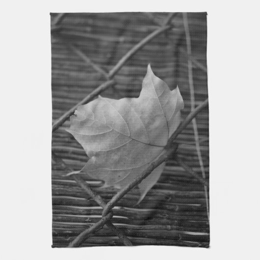 カエデの乾いた葉 – タオル (縦)