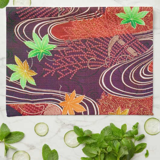 カエデの葉とランニングの水、日本のデザイン キッチンタオル (折り畳み)