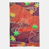 カエデの葉とランニングの水、日本のデザイン キッチンタオル (縦)