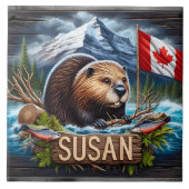 カエデの葉の旗と水の近くのカナダビーバー タイル (正面)