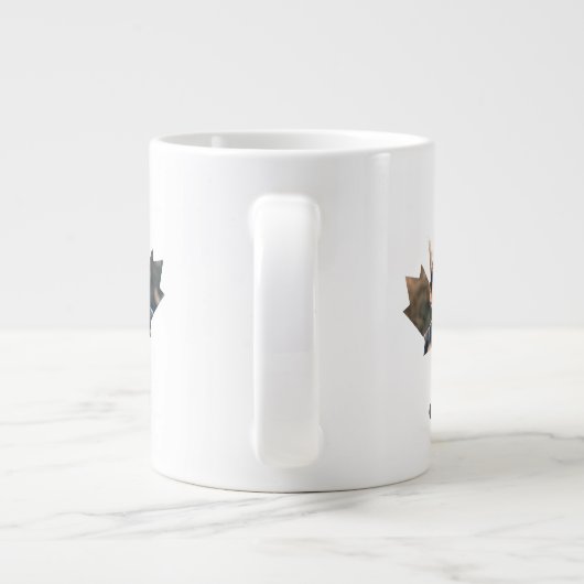 カエデカスタムリの葉の形の写真happyカナダの日 ジャンボコーヒーマグカップ (裏面)