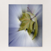 カエデ飛んでいるス葉 ジグソーパズル (縦)