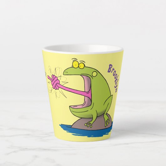 カエルおもしろいとフライ カフェラテマグ (正面)