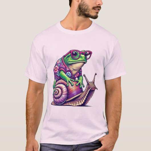 カエルが乗ったカタツムリTシャツデザイン  Tシャツ (正面)
