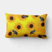 "カエルとひまわり: 遊び心あふれる自然の模様" ランバークッション (裏面)