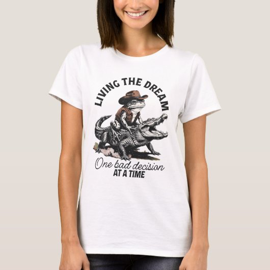 カエルに騎乗するアリゲーターカウボーイの夢 Tシャツ (正面)