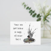 カエルのカードを持つ男の子の雨の妖精 ポストカード (スタンド正面)