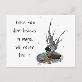 カエルのカードを持つ男の子の雨の妖精 ポストカード