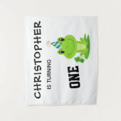 カエルのパーティー ファーストバースデー スワンプ グリーン フロギー タペストリー (正面)