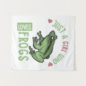 カエルの恋人の贈り物を愛する女の子 タペストリー (正面(横))