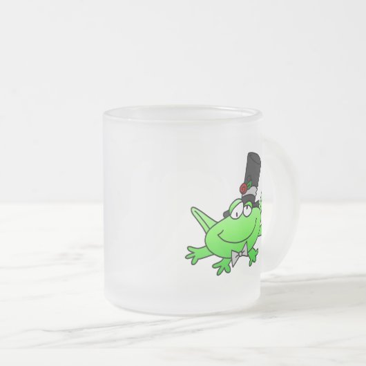 カエルの新郎のTシャツおよびギフト フロストグラスマグカップ (正面右)