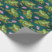 カエルの熱帯スイレンの浮いている葉のトンボの魚のいる池パターン ラッピングペーパー (角)