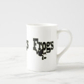 カエルの登山のシルエット ボーンチャイナマグカップ (右)