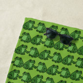 カエルの結束強い ポートランドのカエル抗議 ビーチタオル (インサイチュ)