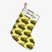 カエルは緑のおもしろいカエルの漫画を支配 スモールクリスマスストッキング (正面 (吊り時))