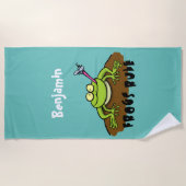 カエルは緑のおもしろいカエルの漫画を支配 ビーチタオル (正面)