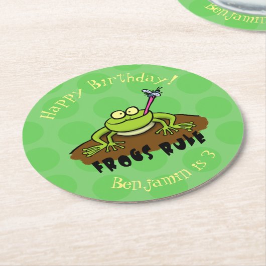 カエルは緑のおもしろいカエルの漫画を支配 ラウンドペーパーコースター (アングル)