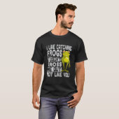 カエルを捕まえるのが好き ゲロが気持ち悪いと思わない Tシャツ (正面フル)