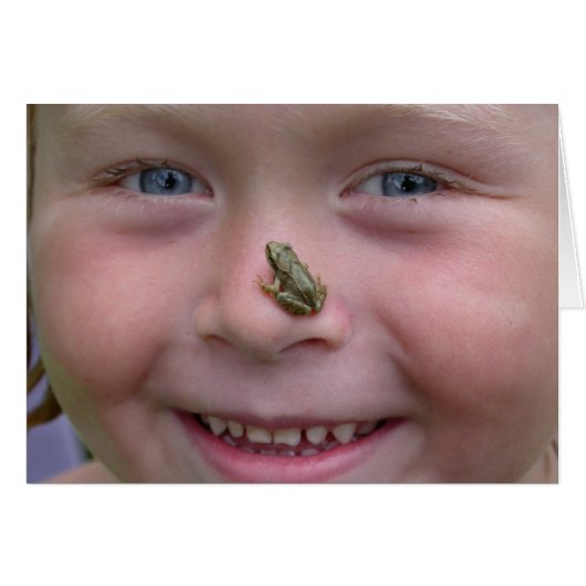 カエルを鼻につけた甘い女の子 (正面横)