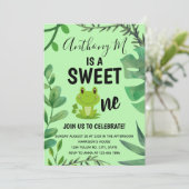 カエルパーティー1歳の誕生日フロギーテーマグリーン 招待状 (スタンド正面)