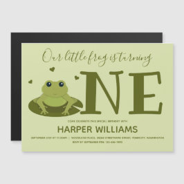 カエル一匹の緑の動物を最初に誕生日 マグネット招待状