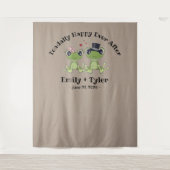 ©カエル夫婦のさわやかな幸せな結婚式 タペストリー (正面)